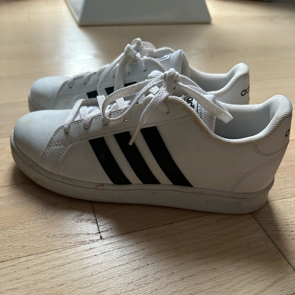 Adidas grand court like new sneaker wear with jeans or a dress